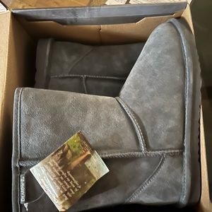 Women’s size 10 grey bear paws